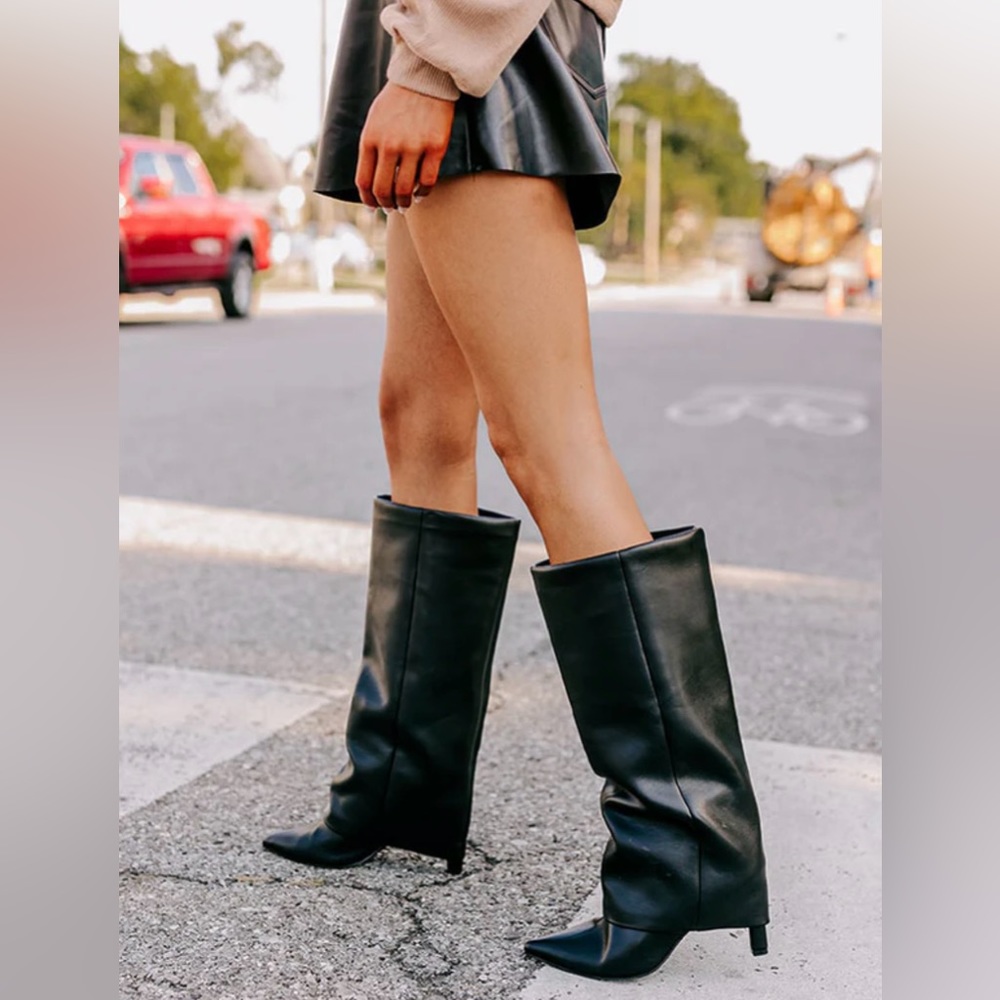 Chinese Laundry Black Heeled Boots Sleek Design